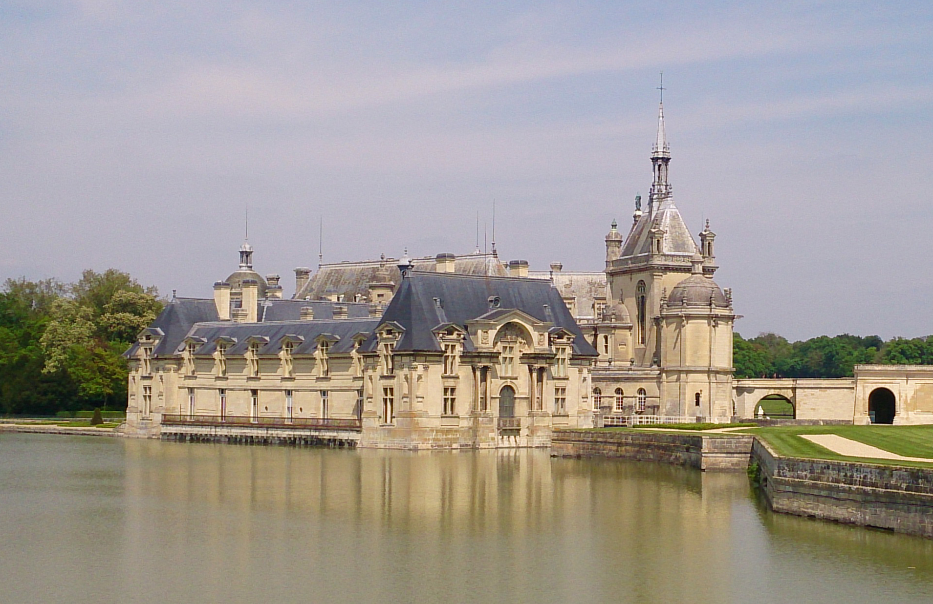 chateau chantilly canal